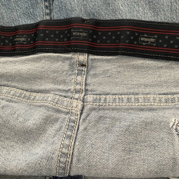 Wrangler Premium Jeans Regular Fit Light Wash Blue Denim Men's Size 44 x 32 - Picture 8 of 9